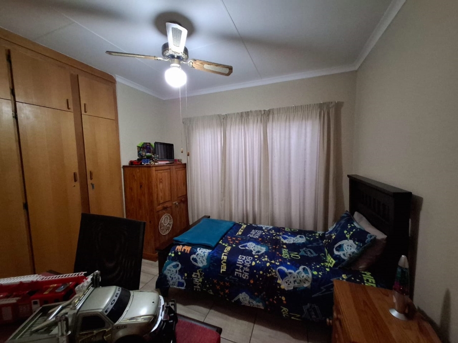 4 Bedroom Property for Sale in Geelhoutpark North West